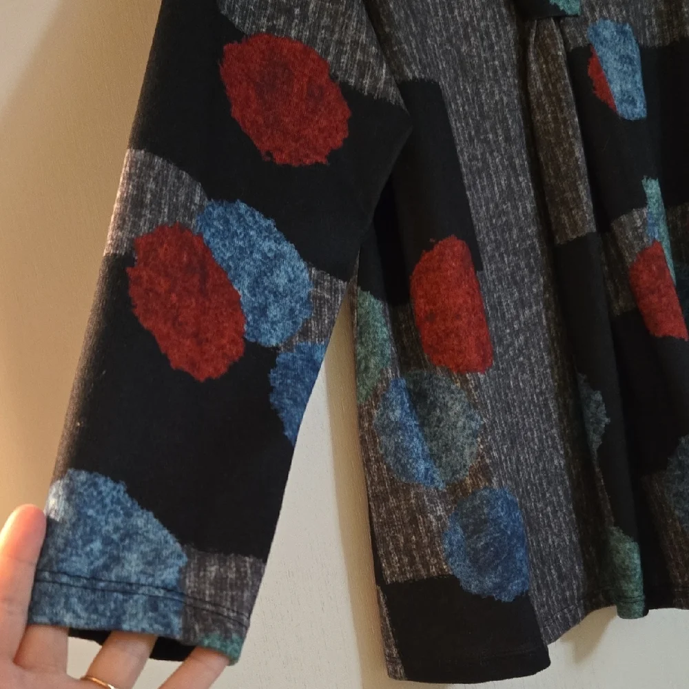 Stylish Women's Long Sleeve Top with Geometric Pattern - Picture 5 of 5